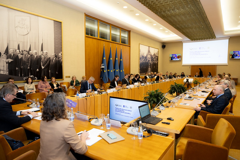 2025 11 24 Apvalaus stalo diskusija, skirta plaučių vėžio ankstyvajai diagnostikai. Seimo kanceliarijos nuotr. (autorė Viktoriia Chorna).jpg