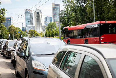 Seimas spręs, ar švelninti atsakomybę už automobilių keliamą taršą