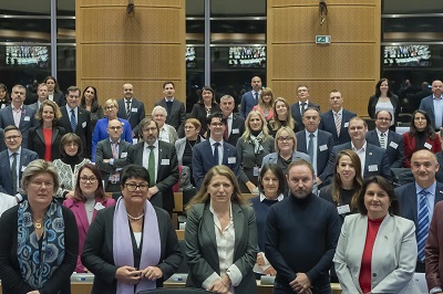 Seimo nariai kolegoms Europos Parlamente: „Pilietiškumo ugdymas – vienas iš nacionalinio saugumo garantų“
