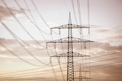 Seimo Energetikos ir darnios plėtros komisija pritaria visų vartotojų galimybei rinktis visuomeninį elektros tiekimą, taip pat siūlo leisti dalintis pertekline energija su artimaisiais