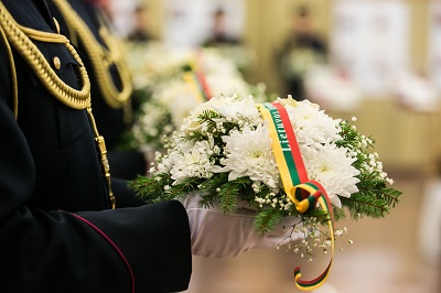 Seime vyks tradicinė gėlių, skirtų padėti ant Lietuvos Nepriklausomybės Akto signatarų kapų, perdavimo ceremonija (2019-03-08)