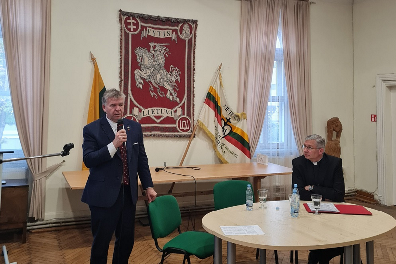 Seimo nario V. Rakučio pranešimas: „Šiluvos deklaracija ir viltis ateities Lietuvai“