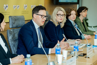 Seimo narių D. Asanavičiūtės-Gružauskienės ir L. Kazlavicko pranešimas: Lietuvos universitetai pasirengę įgyvendinti valstybinės kalbos įstatymą laiku