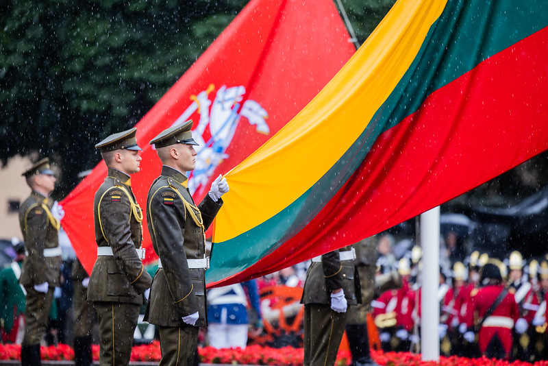 2022 07 06</br>Iškilminga valstybės vėliavų pakėlimo ceremonija S. Daukanto aikštėje