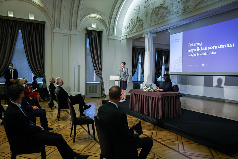 2021 10 07</br>Seimo Pirmininkė V. Čmilytė-Nielsen dalyvavo konferencijoje „Teismų nepriklausomumas: realybė ir siekiamybė“