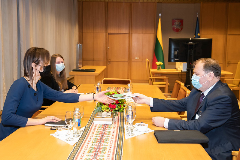 2021 03 04</br>Seimo Pirmininkė V. Čmilytė-Nielsen susitiko su Žmogaus teisių stebėjimo instituto direktoriumi D. Pūru
