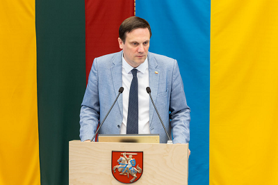 Seimo Demokratų frakcijos „Vardan Lietuvos“ pranešimas: demokratai siūlo kaip spręsti spūsčių dėl smulkių eismo įvykių problemą

