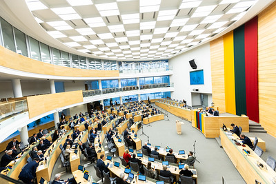 Seimas tylos minute pagerbė Seimo nario Jevgenijaus Šuklino atminimą

