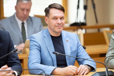 Seimo nario A. Bagdono pranešimas: už ginklo nešiojimą neblaiviam siūloma griežtesnė atsakomybė

