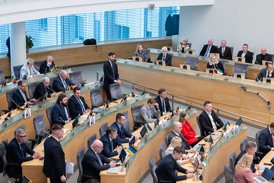 TV apžvalgoje „Seimo savaitė“: sprendimai dėl karinio poligono, Černobylio avarijos 40-mečio minėjimas ir kraujo donorystės akcija