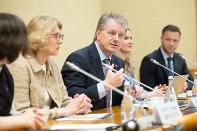 Seimo priklausomybių prevencijos komisijos pirmininkas prof. dr. Saulius Čaplinskas: „Valstybė prieš elektroninių cigarečių rinką: kova dėl jaunimo (ne)sveikatos“