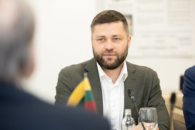 Seimo nario A. Petrošiaus pranešimas: Antikorupcijos komisijos prašoma ištirti, ar Klaipėdos mero A. Vaitkaus valdoma savivaldybė, sudarydama šimtamilijoninę sutartį ne konkurso tvarka, elgėsi teisėtai ir skaidriai

