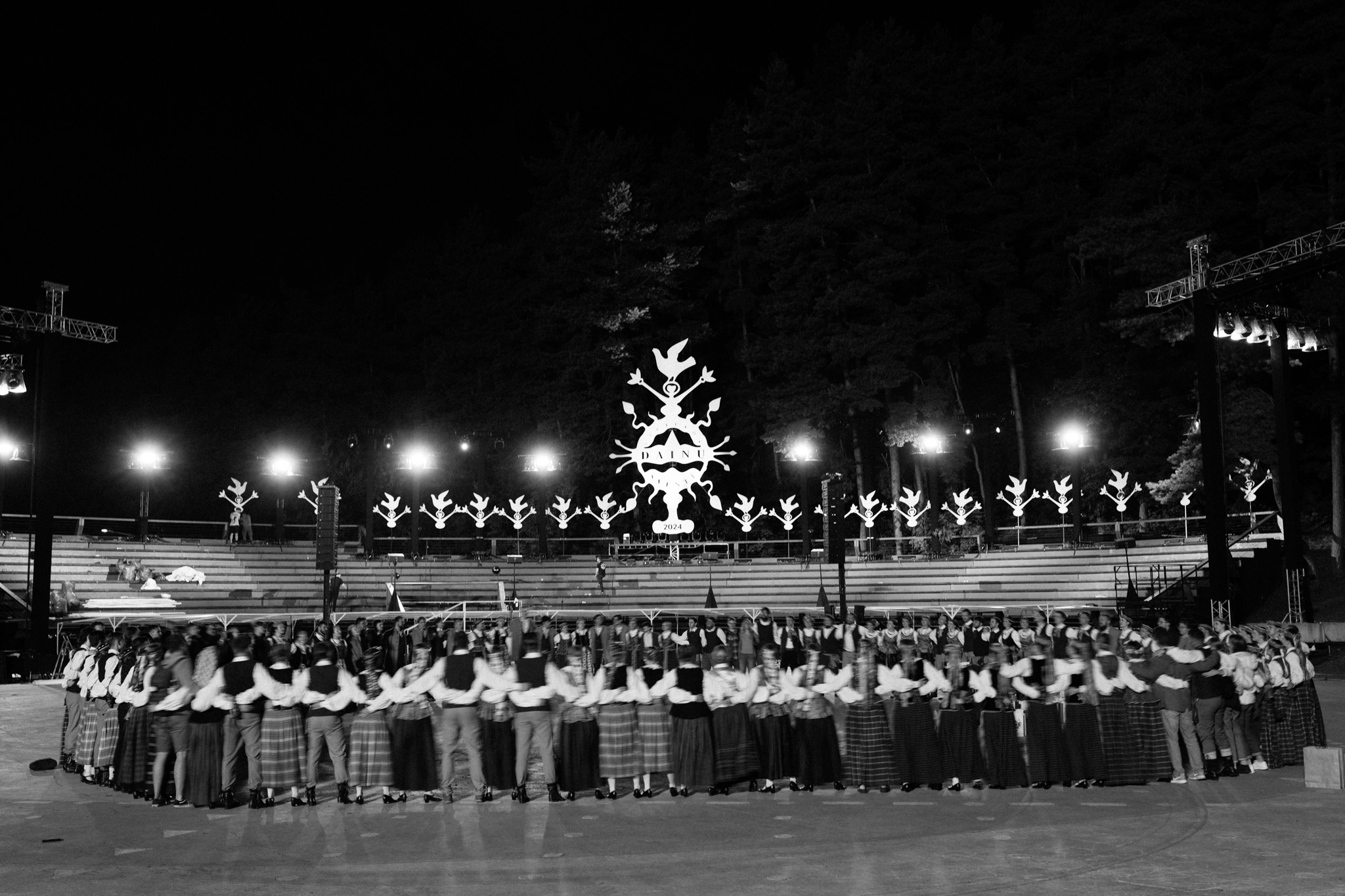 Vilniaus universiteto Dainų ir šokių ansamblio paroda „Suausti“ (II rūmai)