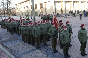 Minint Krašto apsaugos savanorių pajėgų įkūrimo metines prie Seimo rūmų įvyko iškilminga rikiuotė (2020-01-17)