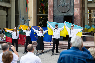 2023 09 12</br>Ukrainos dainuojančių aktorių padėkos koncertas Seimui ir vilniečiams