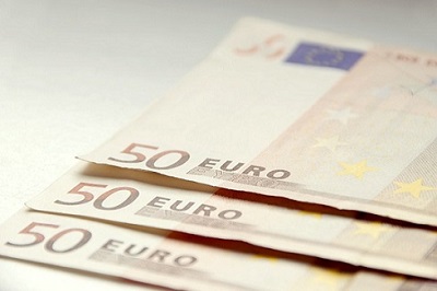 Numatoma didinti pareiginės algos bazinį dydį