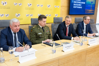 TV apžvalgoje „Seimo savaitė“: grėsmių nacionaliniam saugumui vertinimas, nedarbo išmokos grįžtantiems emigrantams ir savanorių statybos batalionas Ukrainoje