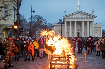 2020 metų Lietuvos valstybės atkūrimo dienos laužų uždegimo ceremonijos nuotraukos (2020-02-16)
