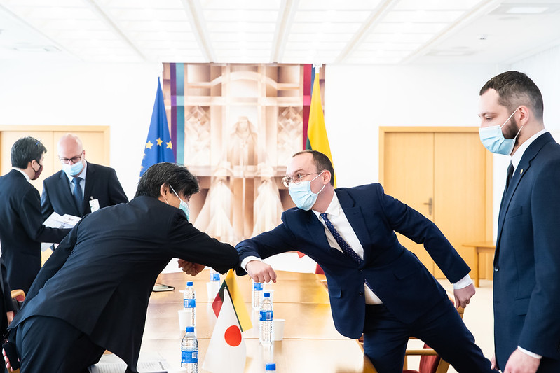 2021 04 19</br>Seimo Tarpparlamentinių ryšių su Japonija grupės nariai susitiko su Japonijos ambasadoriumi Lietuvos Respublikoje