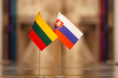 Saulius Skvernelis, Speaker of the Seimas, congratulates the newly elected Speaker of the National Council of the Slovak Republic