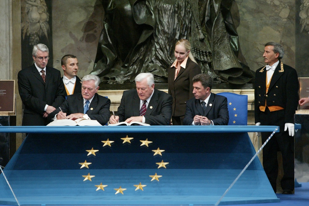 13_LRPK_DZB_F0CA0150_1000px.jpg