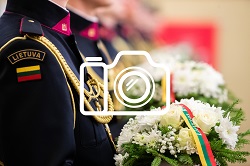 2019 metų Gėlių, skirtų padėti ant Lietuvos Nepriklausomybės Akto signatarų kapų, perdavimo ceremonijos nuotraukos