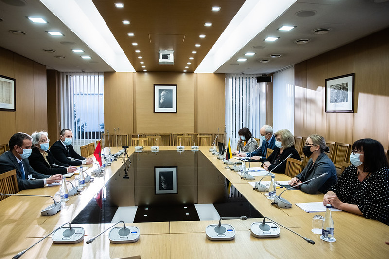 2021 11 22</br>Seimo tarpparlamentinių ryšių grupės su Maroko Karalyste narių susitikimas su Maroko ambasadore