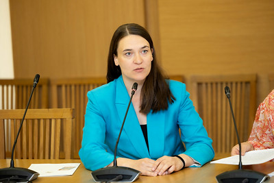 Seimo narės R. Morkūnaitės-Mikulėnienės pranešimas: parlamentarė kviečia į spaudos konferenciją dėl brandos egzaminų kartelės mažinimo