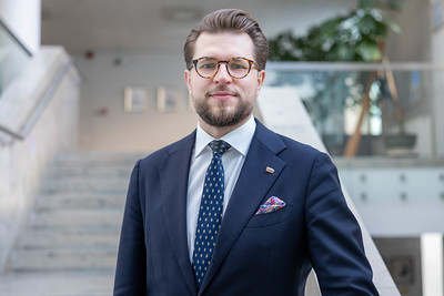 Seimo Demokratų frakcijos „Vardan Lietuvos“ pranešimas: „Opozicinėje darbotvarkėje demokratai siekia spręsti svarbiausias gyventojų problemas: demografija, įperkamumas, susisiekimas“